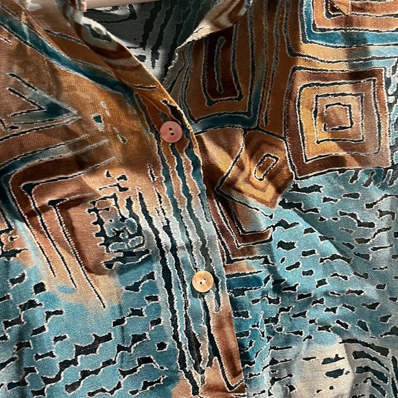 Alfred Dunner Button front top. Sheer fabric. Chestnut Hill group name style - Picture 5 of 6